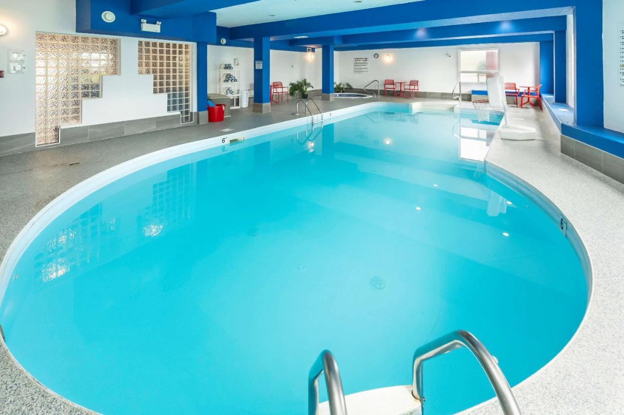Comfort Inn & Suites Медисин Хет Екстериор снимка