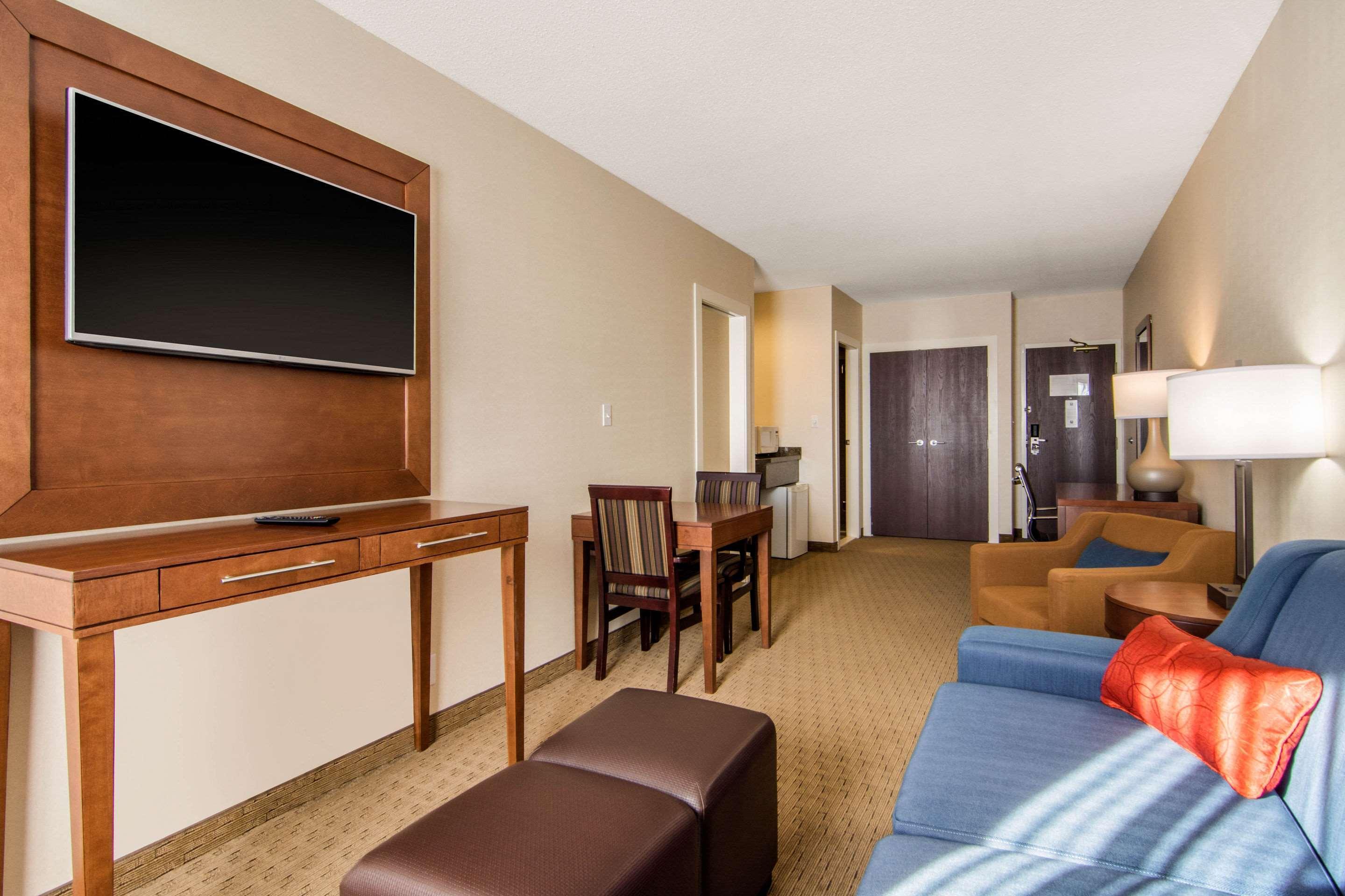 Comfort Inn & Suites Медисин Хет Екстериор снимка