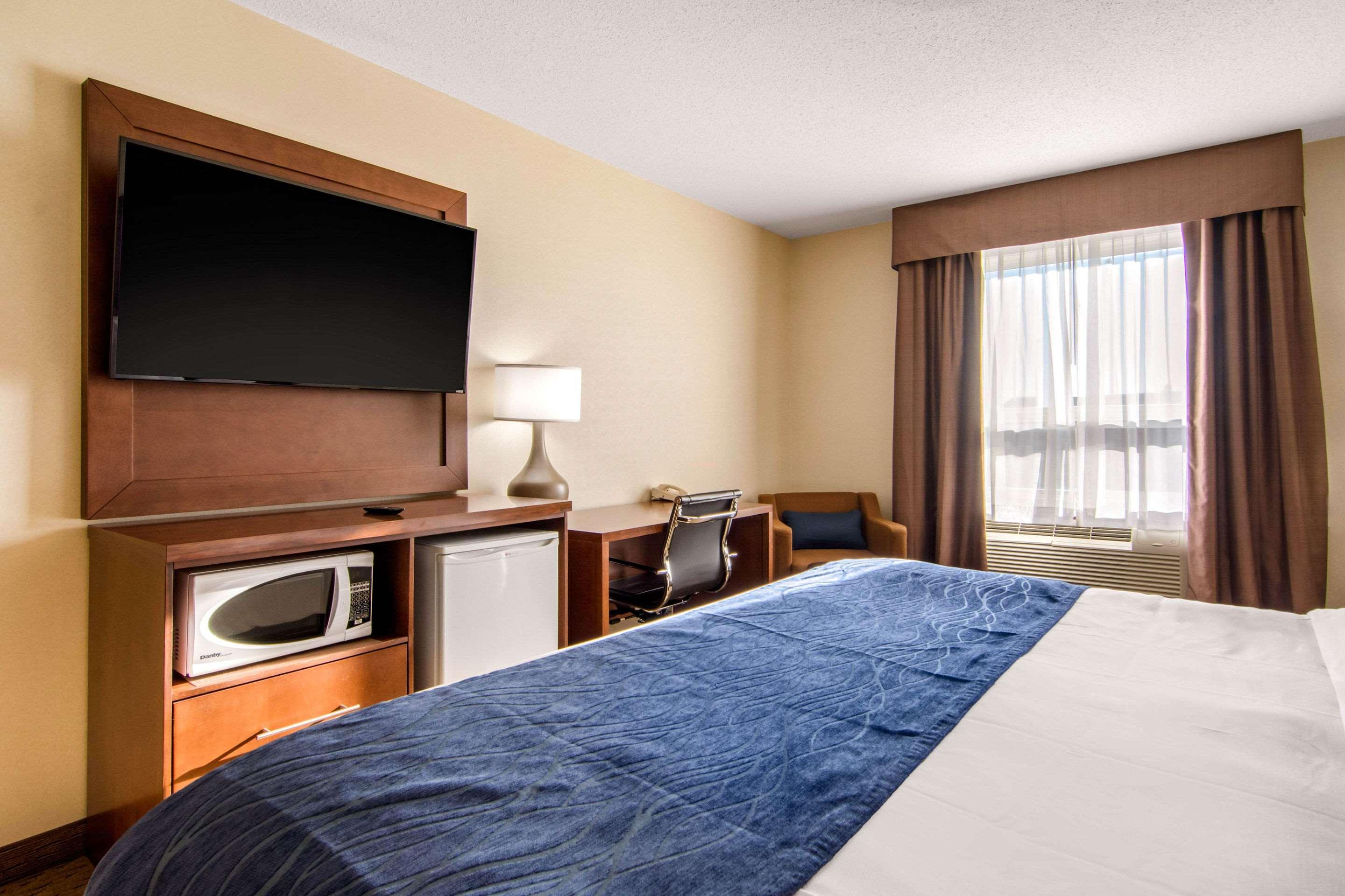 Comfort Inn & Suites Медисин Хет Екстериор снимка