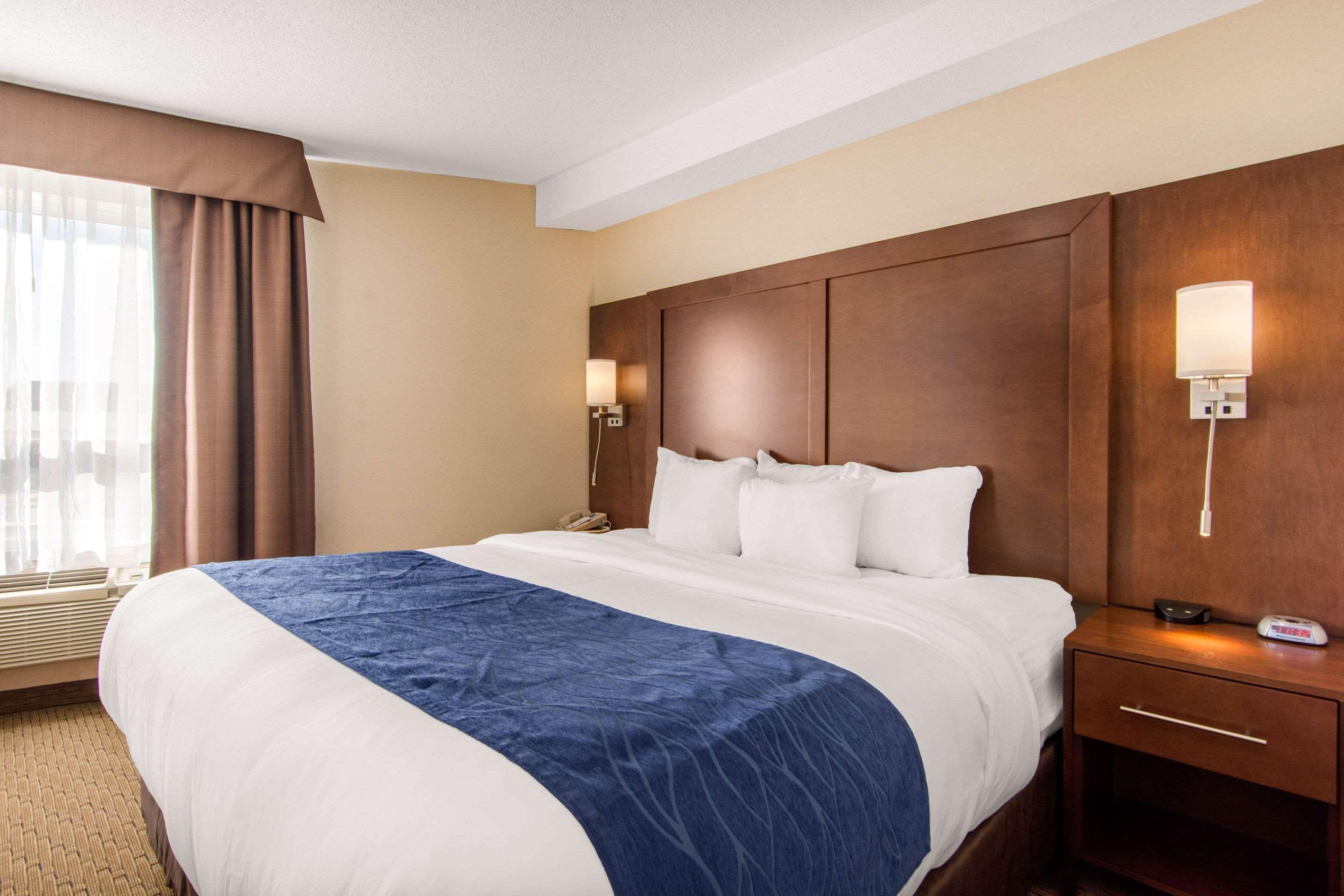 Comfort Inn & Suites Медисин Хет Екстериор снимка