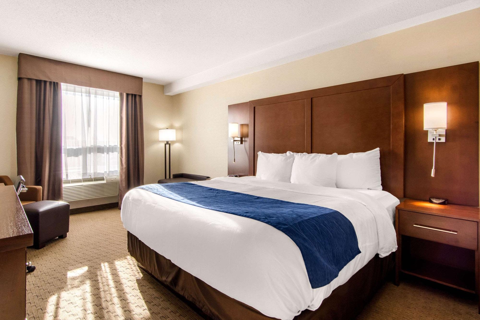 Comfort Inn & Suites Медисин Хет Екстериор снимка