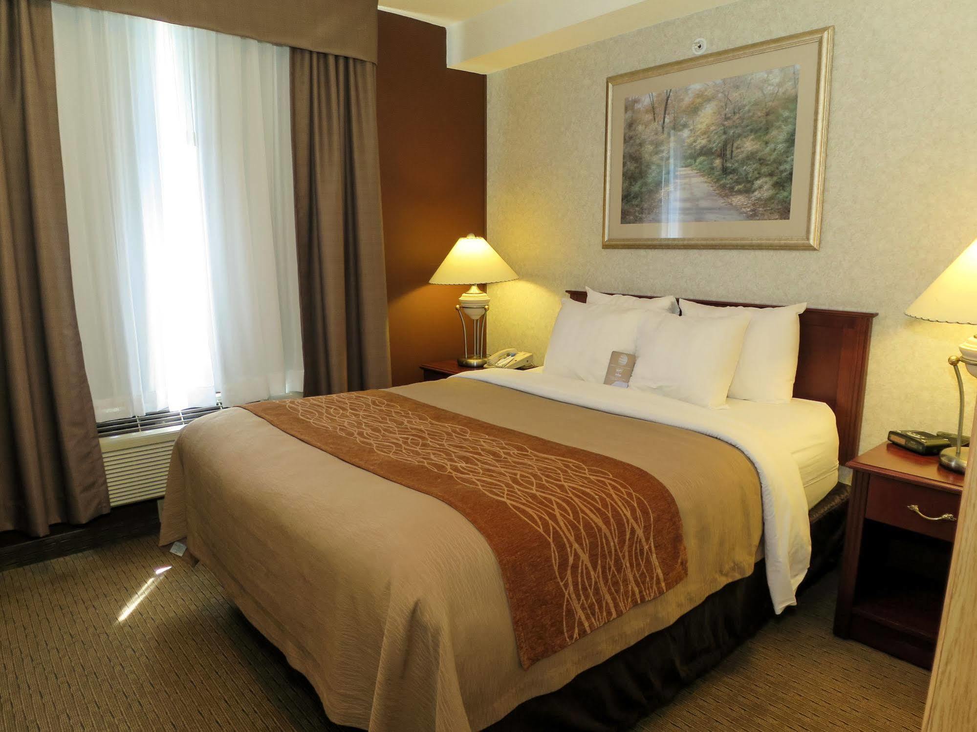 Comfort Inn & Suites Медисин Хет Екстериор снимка